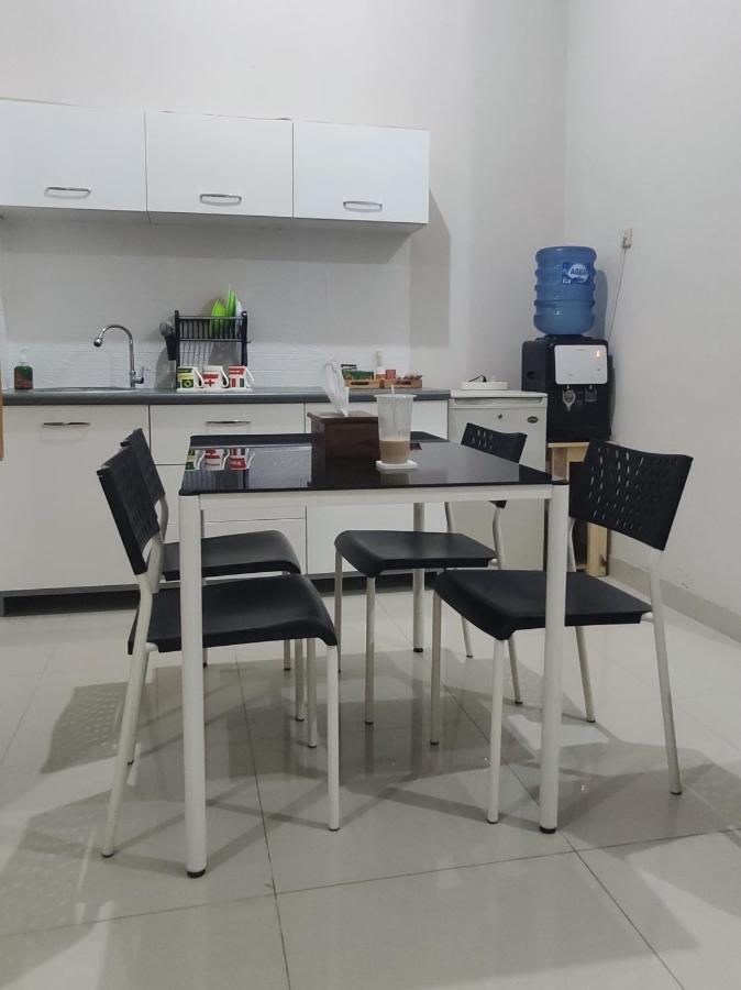 Choko Homestay Colomadu Esterno foto